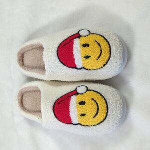 Santa smiley face slippers 8.5- 9.5  42-43 NWOT